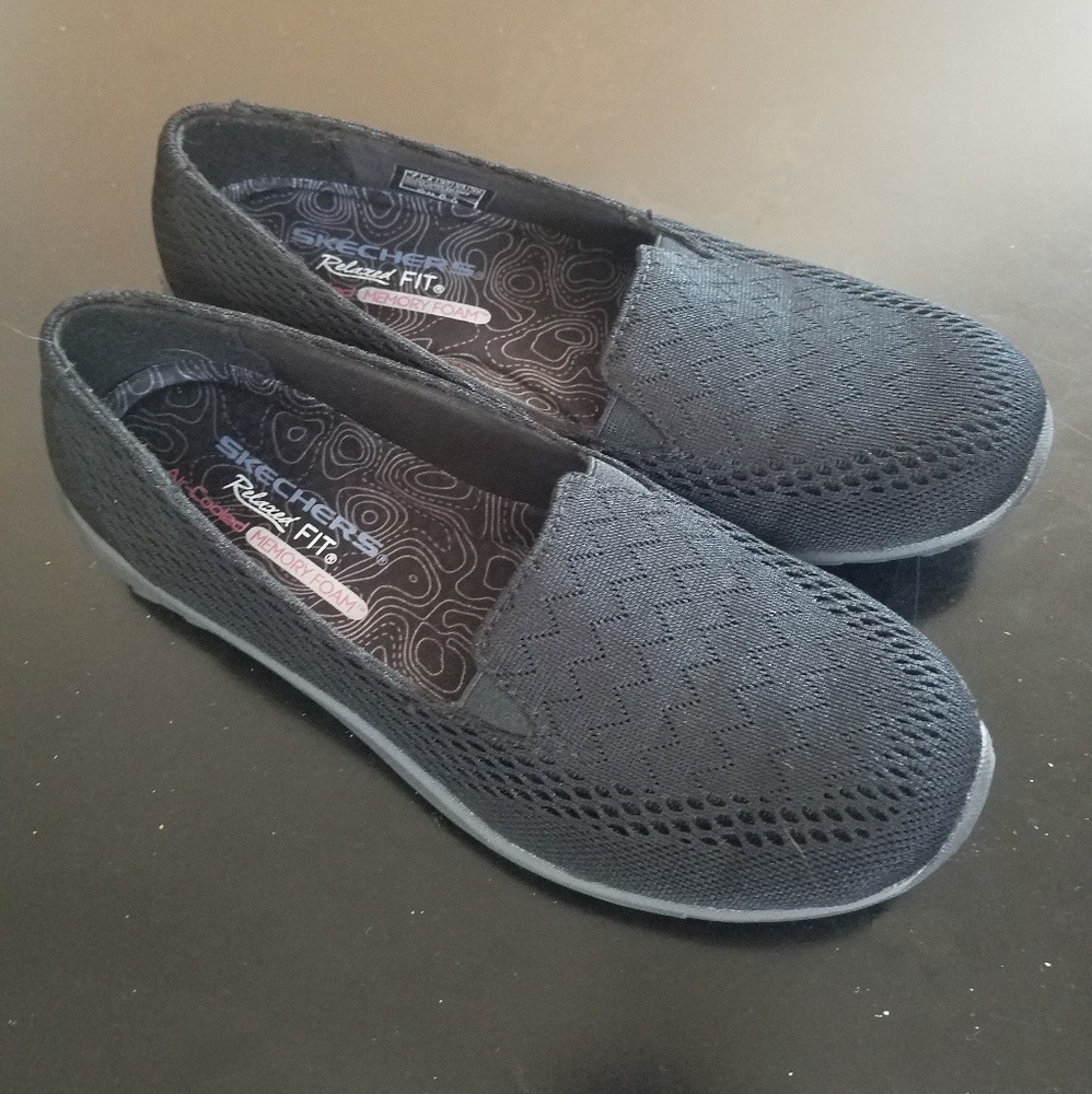 Skechers Relaxed Fit: Reggae Fest Slip-Ons, Size 7